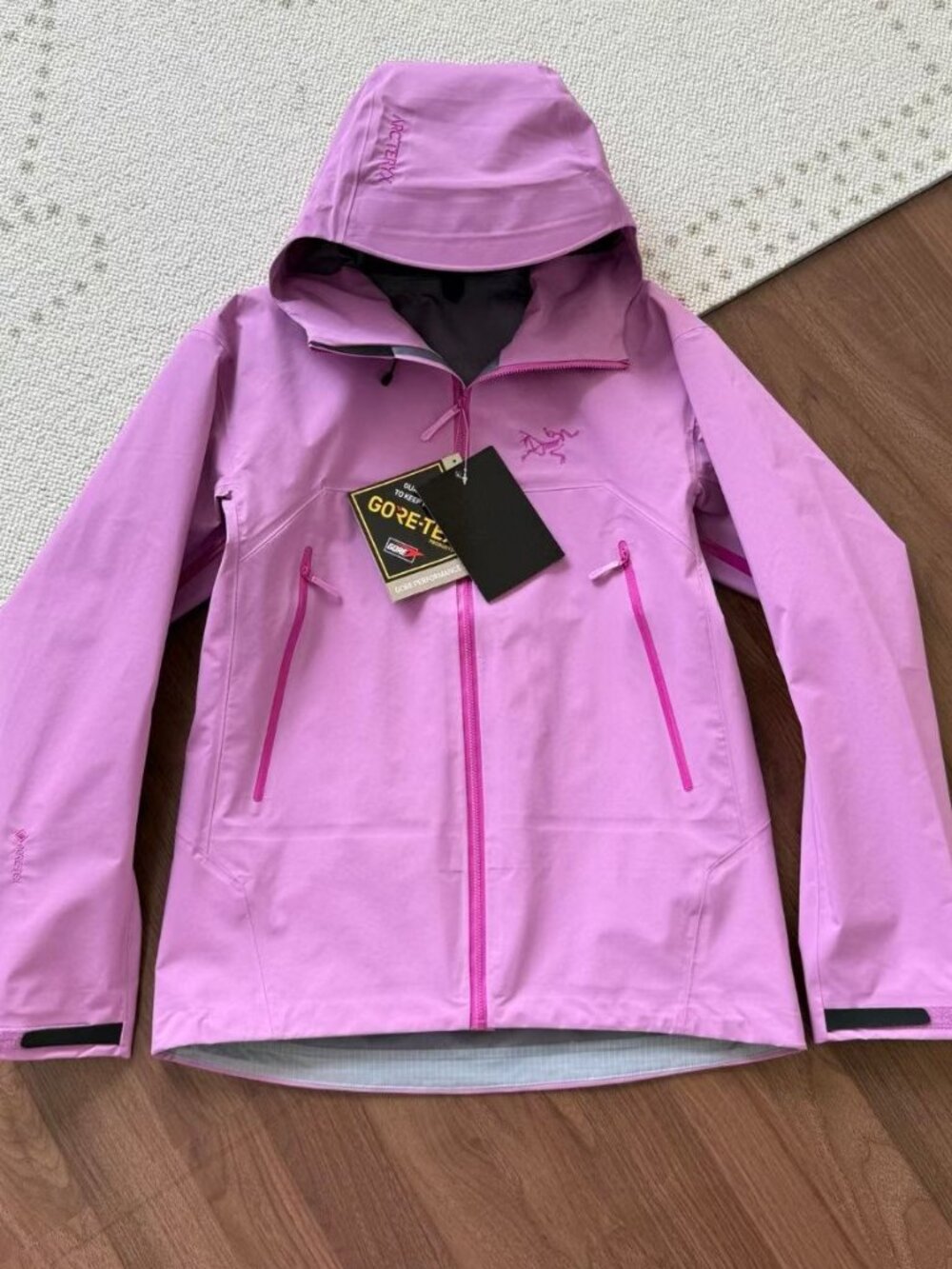 Arcteryx Beta Series Beta LT JacketHooded Hardshell Jacket, SizeM